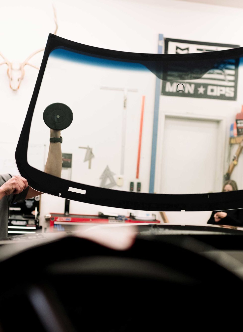 Auto Glass Auto Glass Windshield Replacement & Repair FasBreak